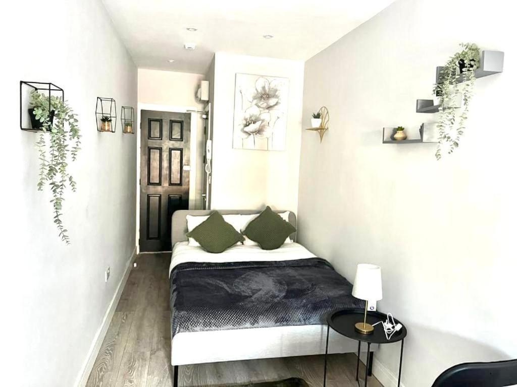 Southall Stays Near Heathrow Ub2 Exterior photo